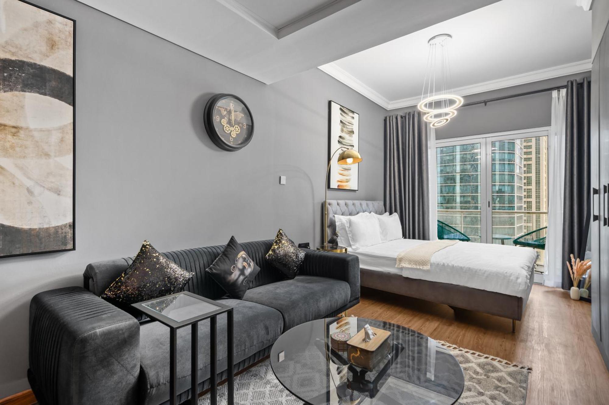 Luxury At Jlt Near Metro Dubai