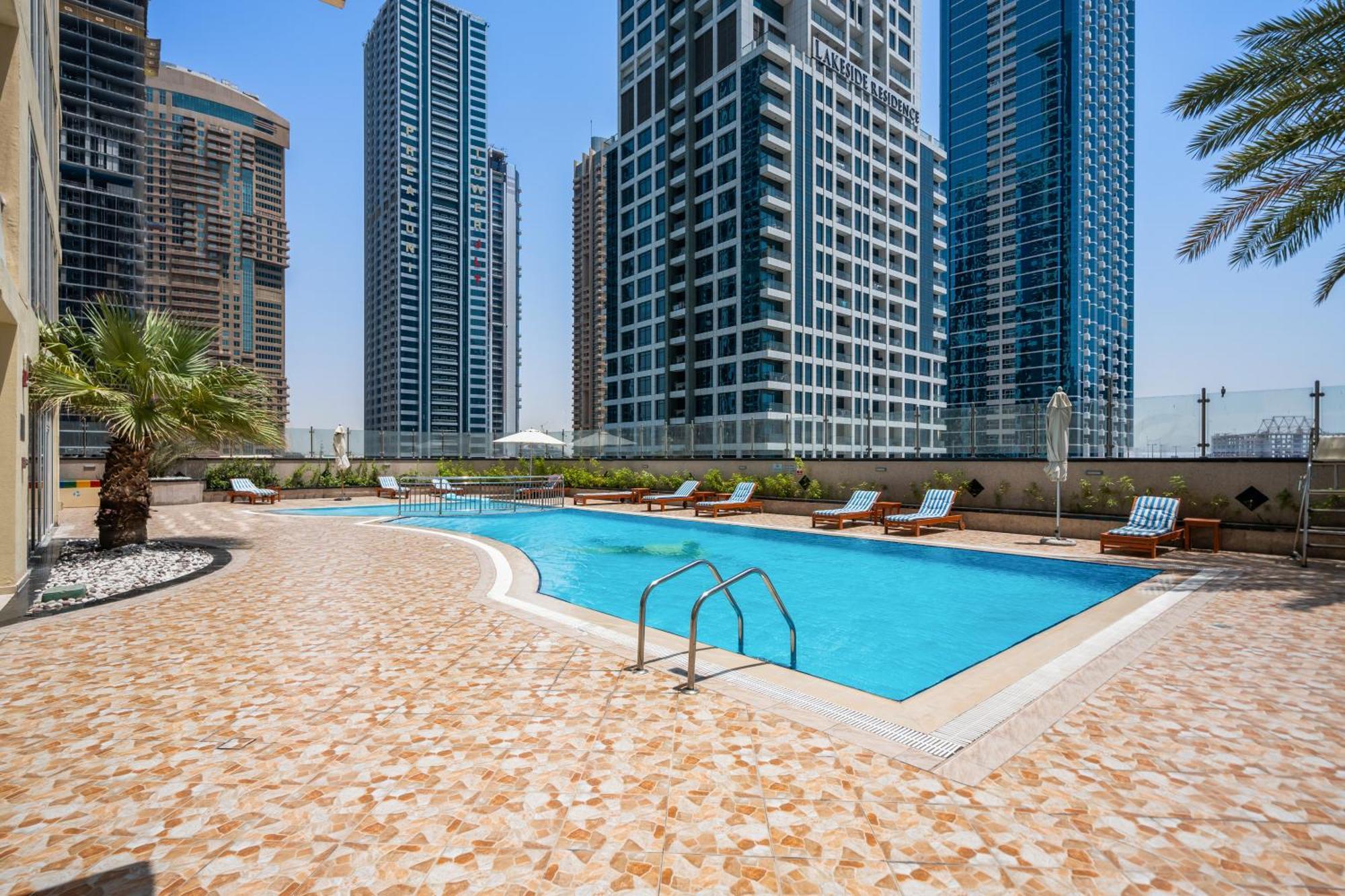 Luxury At Jlt Near Metro Apartment *